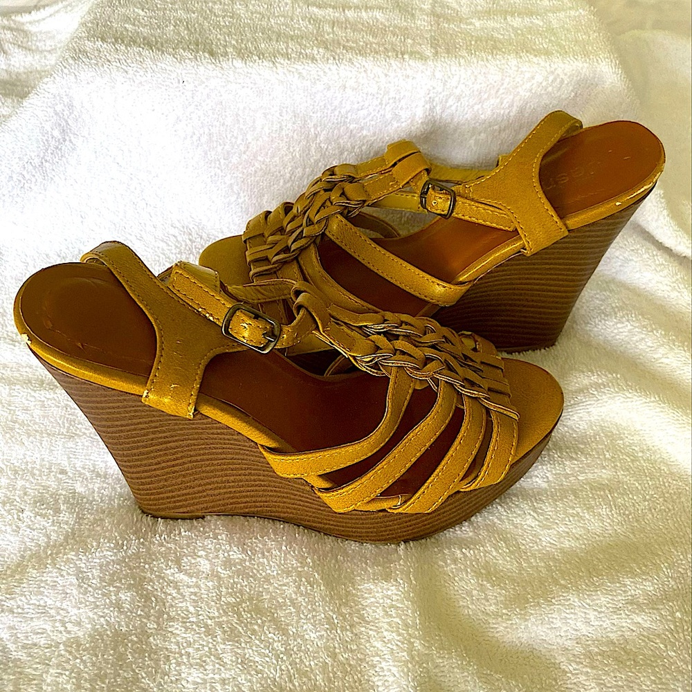 SBICCA Size 6.5 Yellow Gladiator Women’s Wedges